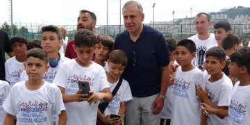 Trabzonspor Teknik Direktörü Abdullah Avcı geleceğin futbol yıldızları ile bir araya geldi
