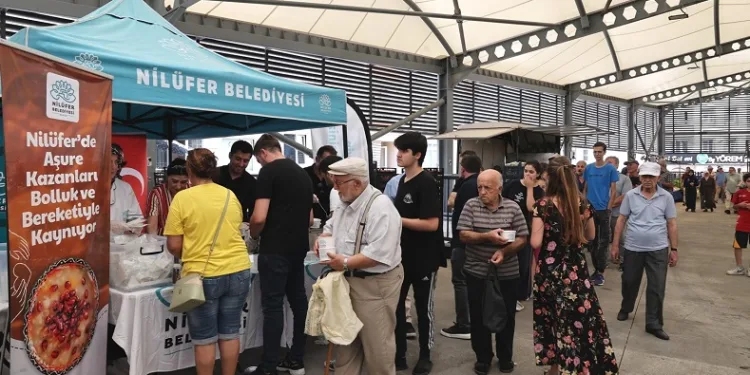 Nilüfer’de aşure kazanı kaynıyor