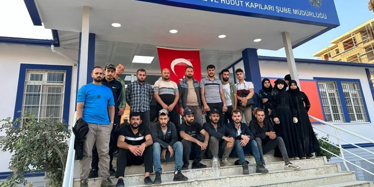 Hatay’da 28 kaçak göçmen yakalandı