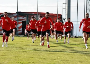 Sivasspor günü çift idmanla tamamladı