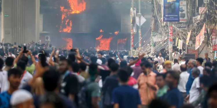 Bangladeş Yüksek Mahkemesi, kamu sektöründeki kontenjanların çoğunu iptal etti