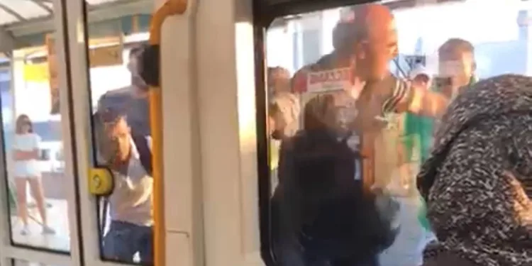 Bursa’da metroda yer verme kavgası