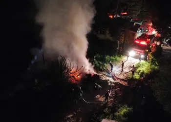 Alevlere teslim olan baraka küle döndü