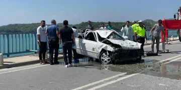 Göle düşen otomobil anne, baba ve iki kardeşe mezar oldu