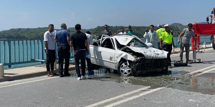 Göle düşen otomobil anne, baba ve iki kardeşe mezar oldu