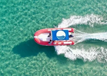 Didim’de bir sahil daha mavi bayrak aldı