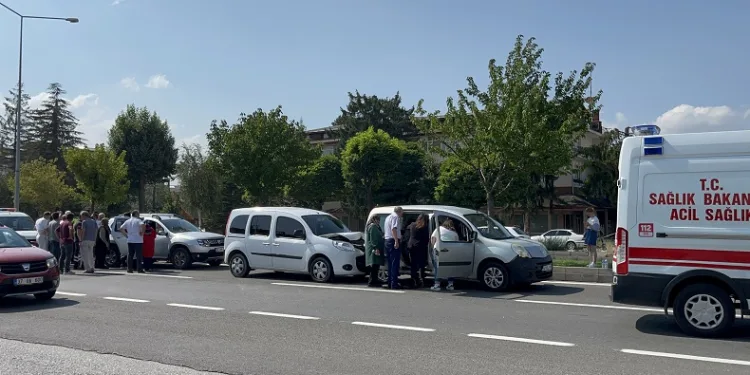 Düğün konvoyunda zincirleme kaza