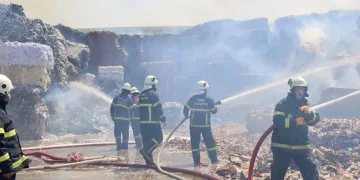 Kağıt fabrikasında yangın