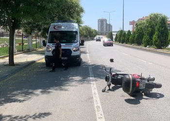 Karaman’da otomobil ile motosiklet çarpıştı