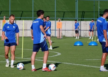 Erzurumspor Teknik Direktörü Hakan Kutlu: “Transferde kulübün geleceğini düşünmek zorundayız”