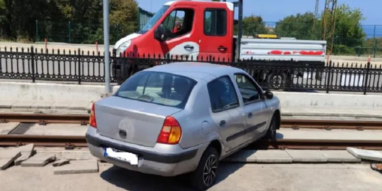 Otomobil raylı sistem hattına girdi