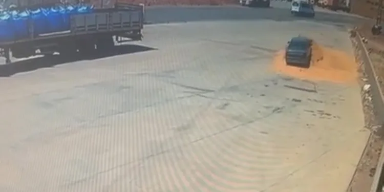 Batman’da dalgın sürücü buğday yığınına daldı