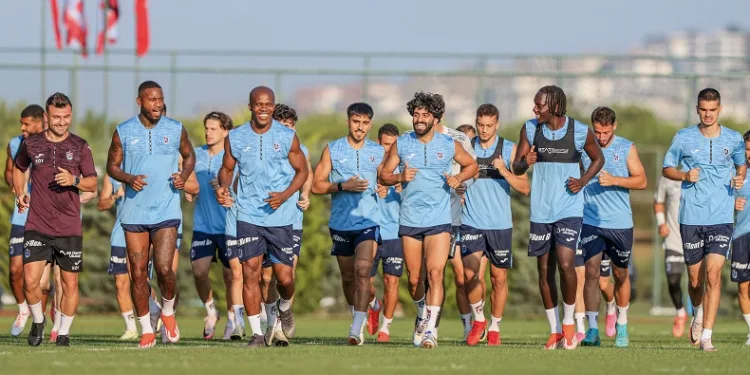 Abdullah Avcı, Ruzomberok maçının ilk 11’nin şekillendiriyor