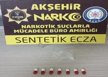 Araçta uyuşturucu kullanırken yakalandılar