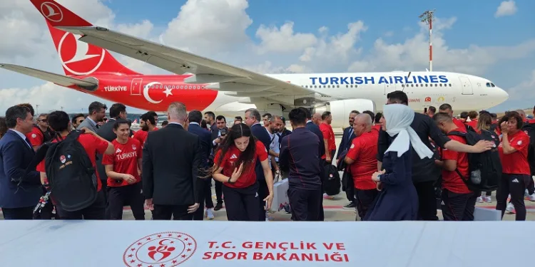 Milli sporcular, olimpiyat oyunları için Paris’e uğurlandı