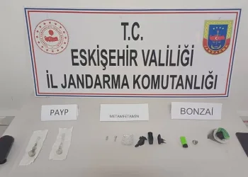 Satmak için ilçeye götürdüğü uyuşturucu madde ile birlikte jandarmaya yakalandı