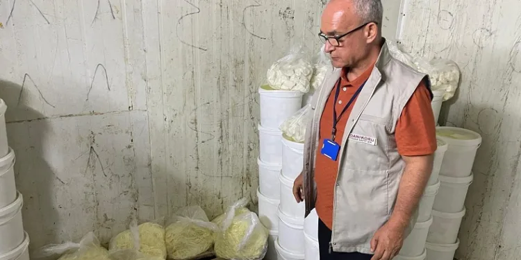 Gaziantep’te 1 ton 112 kilogram kaçak peynir ele geçirildi