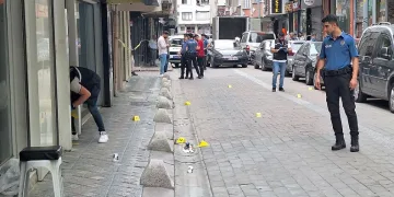 Zeytinburnu’nda sokak ortasında silahlı çatışma:1 ölü