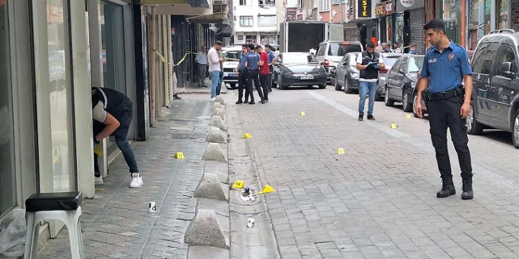 Zeytinburnu’nda sokak ortasında silahlı çatışma:1 ölü