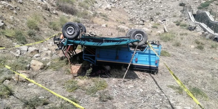 Isparta’da patpat şarampole yuvarlandı: 1 ölü, 1’i çocuk 2 yaralı