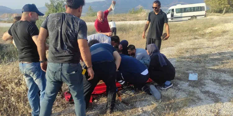 Bursa’da kayalıklara uçan motosikletteki gençler ağır yaralandı