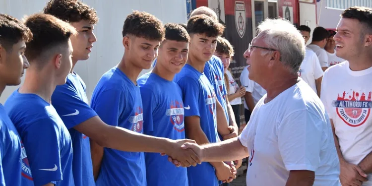 Altınordu FK Başkanı Seyit Mehmet Özkan: “25 yılda bir değil 25 günde bir yıldız yetiştirmeliyiz”