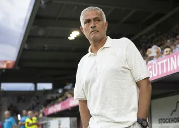 Jose Mourinho: “Şampiyonlar Ligi maçının böyle bir sahada oynanması kabul edilemez”