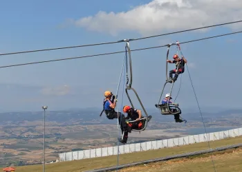 Kayak merkezi teleferiğinde kurtarma tatbikatı