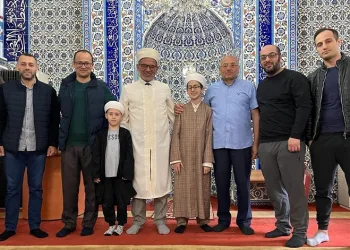 Tartıştığı cami imamını okla vurdu