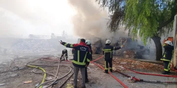Kayseri’de kağıt fabrikasında yangın