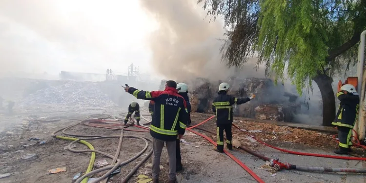 Kayseri’de kağıt fabrikasında yangın
