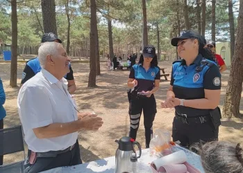 Atlı polisler orman yangınlarına karşı vatandaşları uyardı