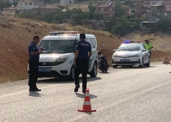 Şarampole yuvarlanan elektrikli bisikletin sürücüsü yaralandı
