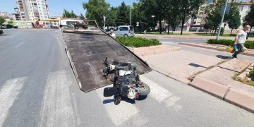 Elektrikli motosikletin çarptığı kadın ağır yaralandı