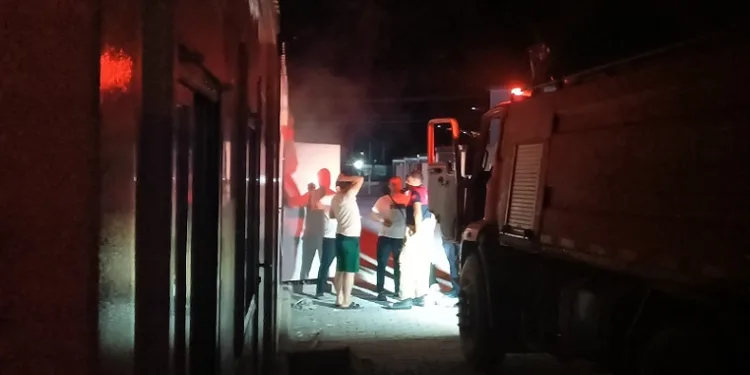 Konteynerden yükselen duman korkuttu
