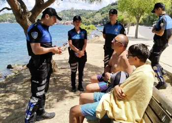 Beykoz Anadolu Kavağı sahilinde polisten boğulmalara karşı uyarı