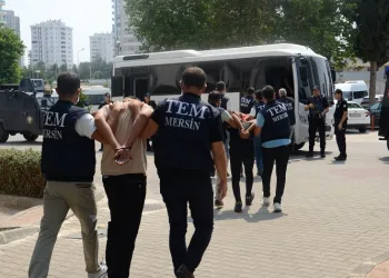Sahilde terör halayı çeken 10 şüpheli tutuklandı