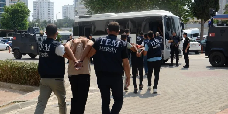 Sahilde terör halayı çeken 10 şüpheli tutuklandı
