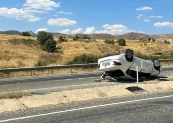 Ters dönen otomobilde 3 yaralı
