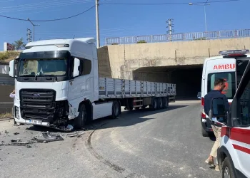 Tırla otomobil çarpıştı: 6 yaralı