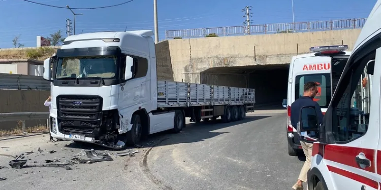 Tırla otomobil çarpıştı: 6 yaralı