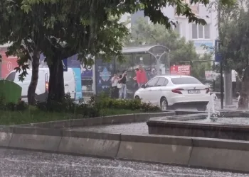 Afyonkarahisar’da sağanak yağış etkili oldu