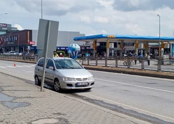 Otomobilin çarptığı bisikletli yaralandı