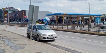 Otomobilin çarptığı bisikletli yaralandı