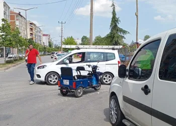 Üç tekerlekli elektrikli bisiklet devrildi