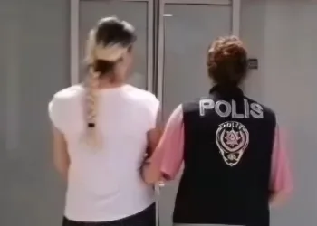 Hırsızlık suçundan 32 yıl hapis cezası bulunan kadın yakalandı