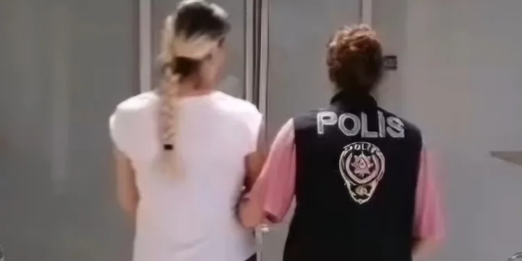 Hırsızlık suçundan 32 yıl hapis cezası bulunan kadın yakalandı