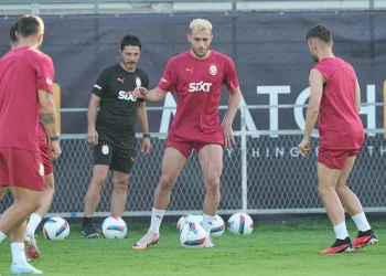 Galatasaray günü çift antrenmanla tamamladı