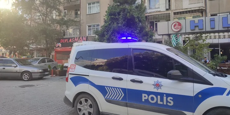 Evinde tek yaşayan 2 çocuk babası ölü bulundu