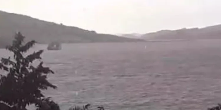 Feribot, şiddetli fırtınadan dolayı iskeleye yanaşamadı